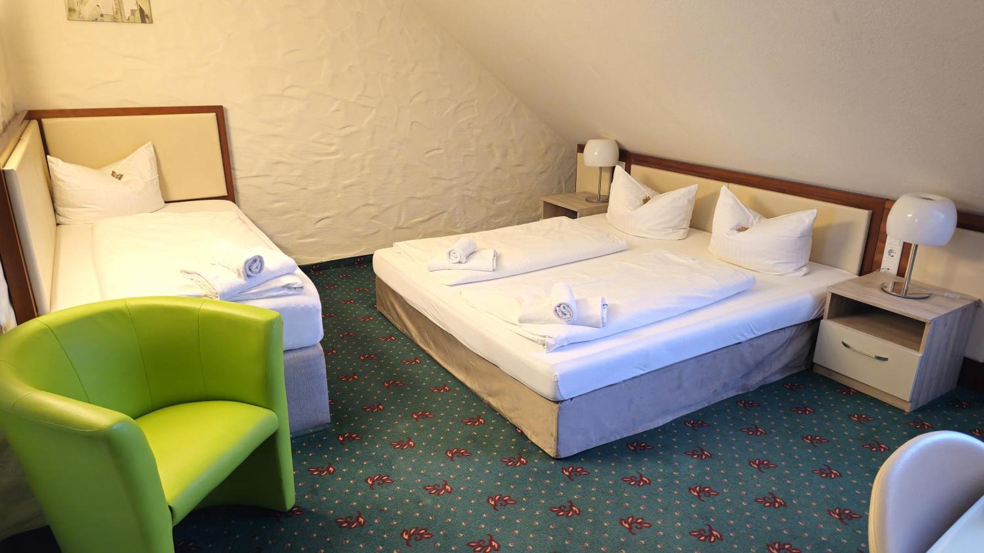 Hotel Avenue Altenfurt Norimberga Esterno foto
