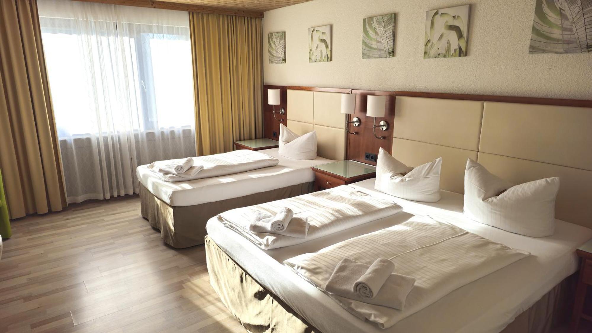 Hotel Avenue Altenfurt Norimberga Esterno foto