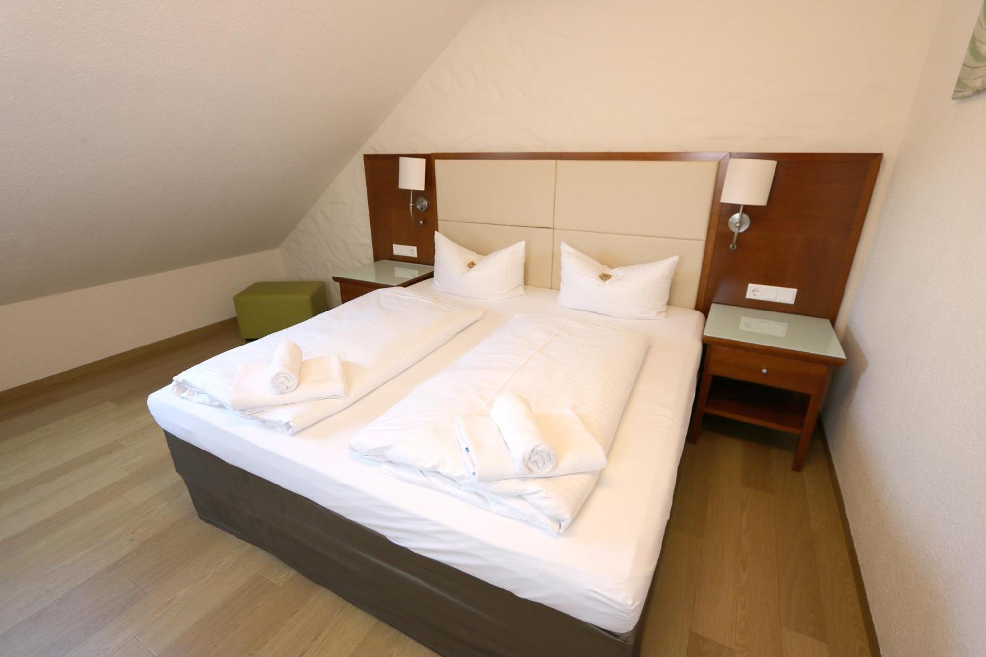 Hotel Avenue Altenfurt Norimberga Esterno foto