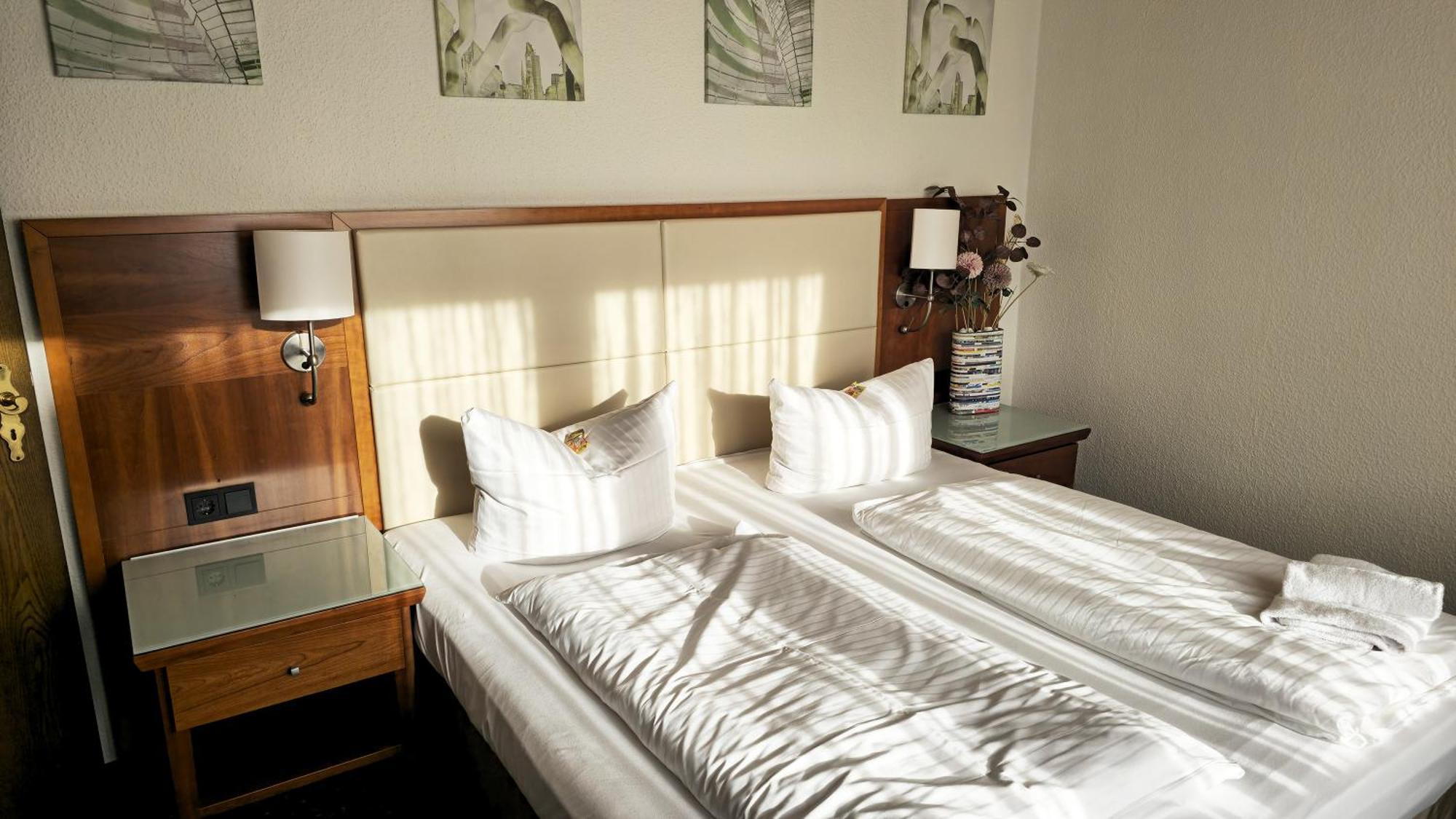 Hotel Avenue Altenfurt Norimberga Esterno foto