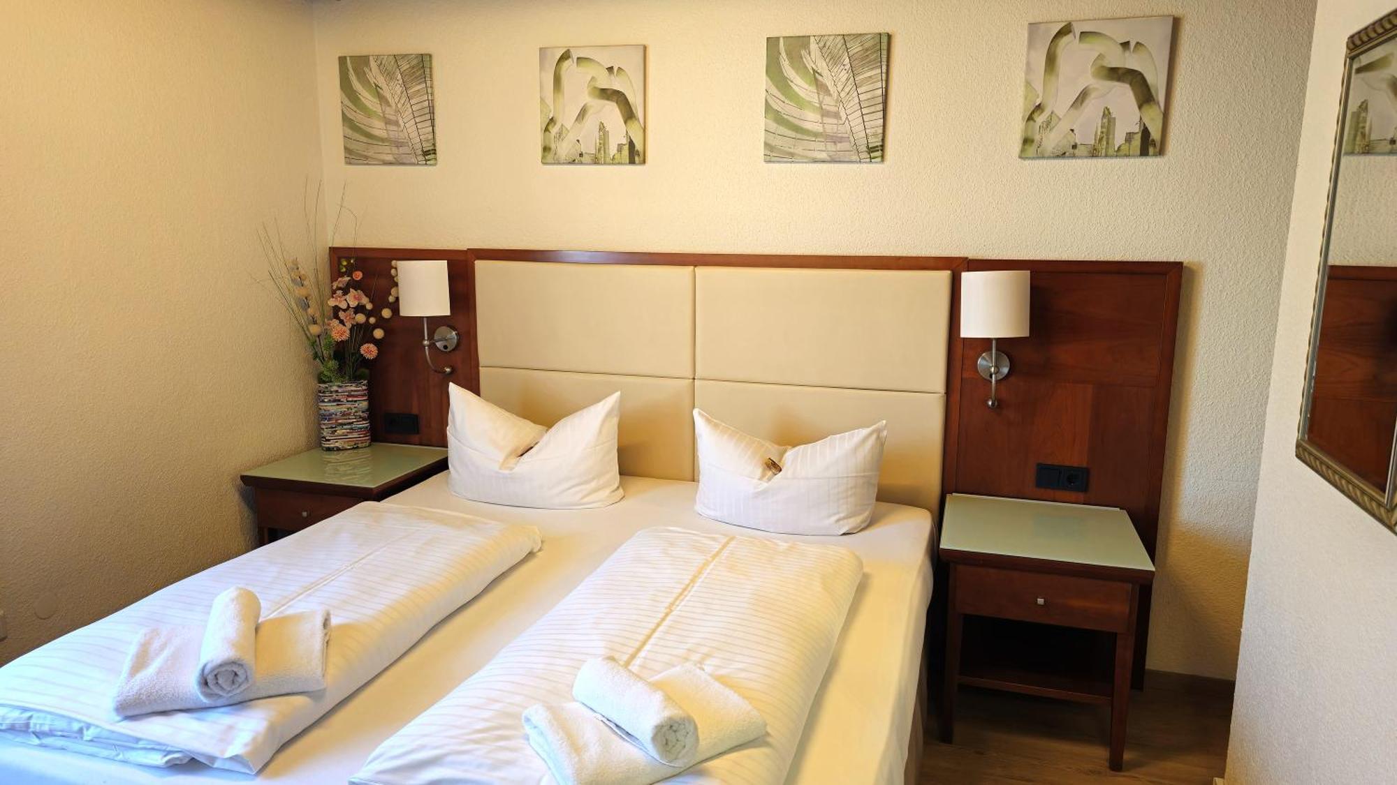 Hotel Avenue Altenfurt Norimberga Esterno foto