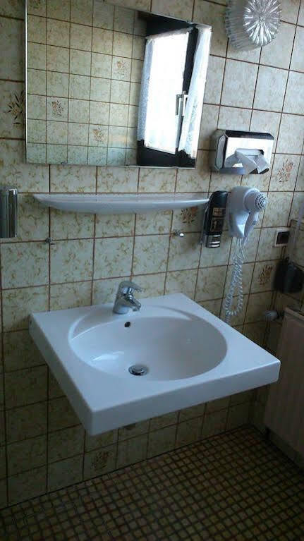 Hotel Avenue Altenfurt Norimberga Esterno foto